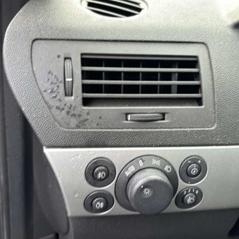 Reservoir essence OPEL ASTRA H Photo n°16