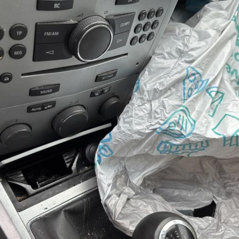 Reservoir essence OPEL ASTRA H Photo n°20