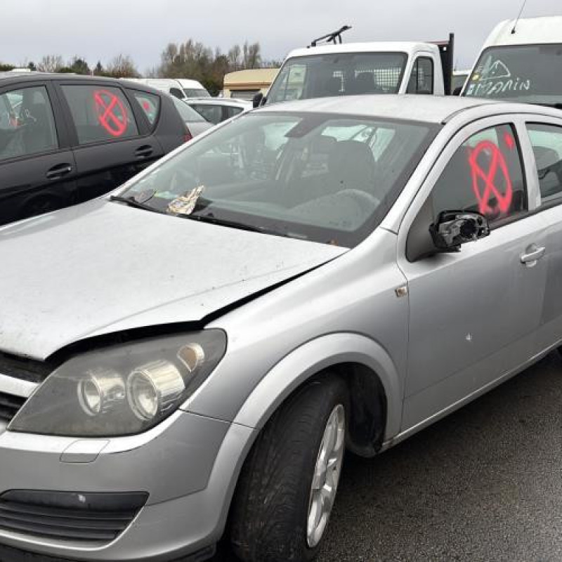 Reservoir essence OPEL ASTRA H Photo n°1