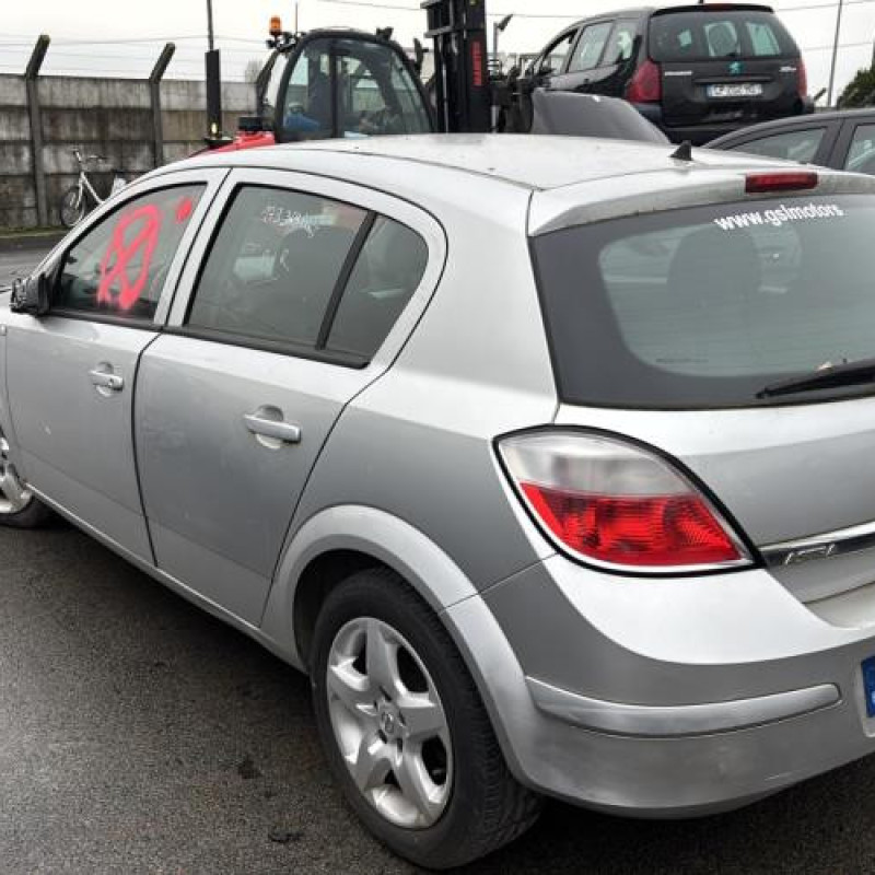 Reservoir essence OPEL ASTRA H Photo n°4