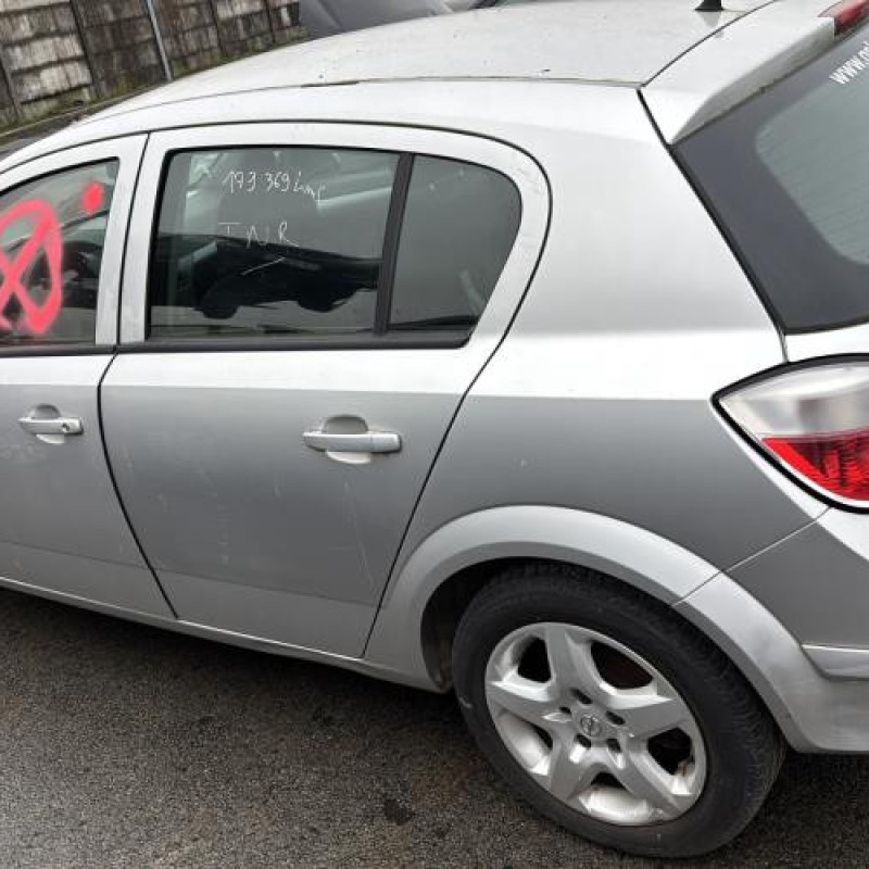 Reservoir essence OPEL ASTRA H Photo n°6