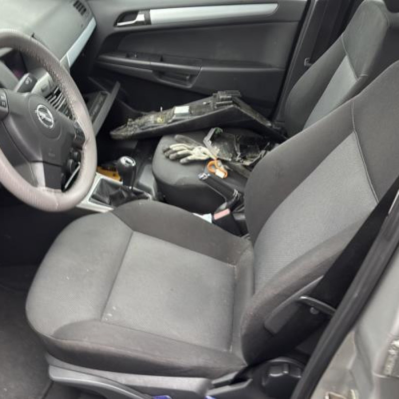 Reservoir essence OPEL ASTRA H Photo n°9