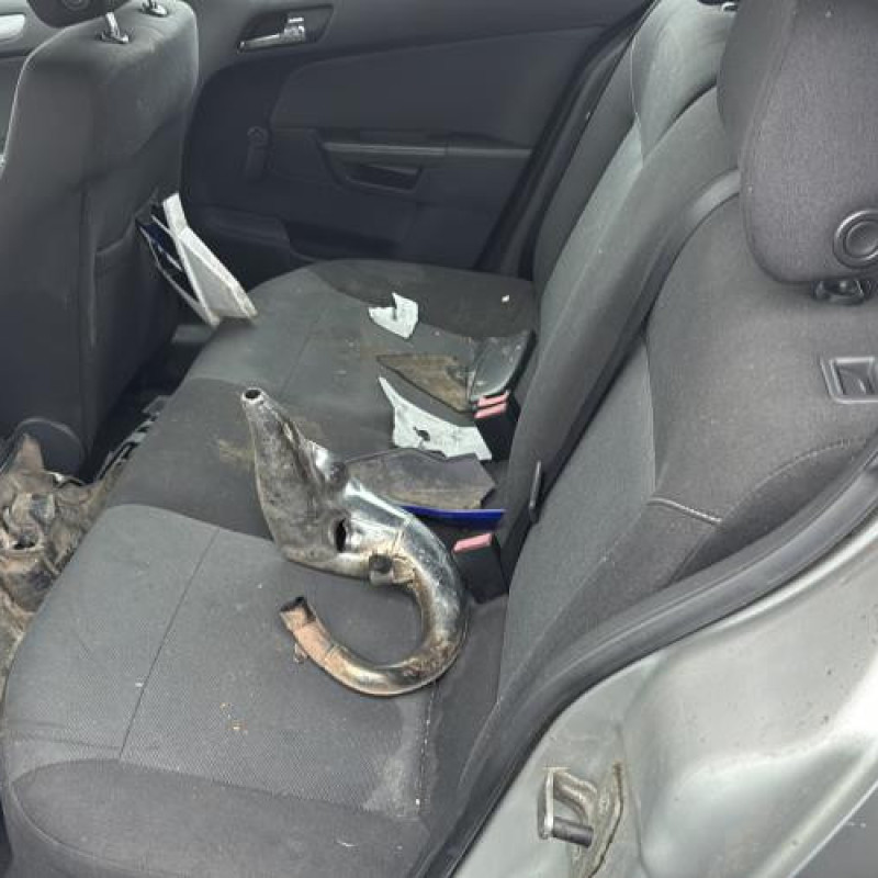 Reservoir essence OPEL ASTRA H Photo n°10