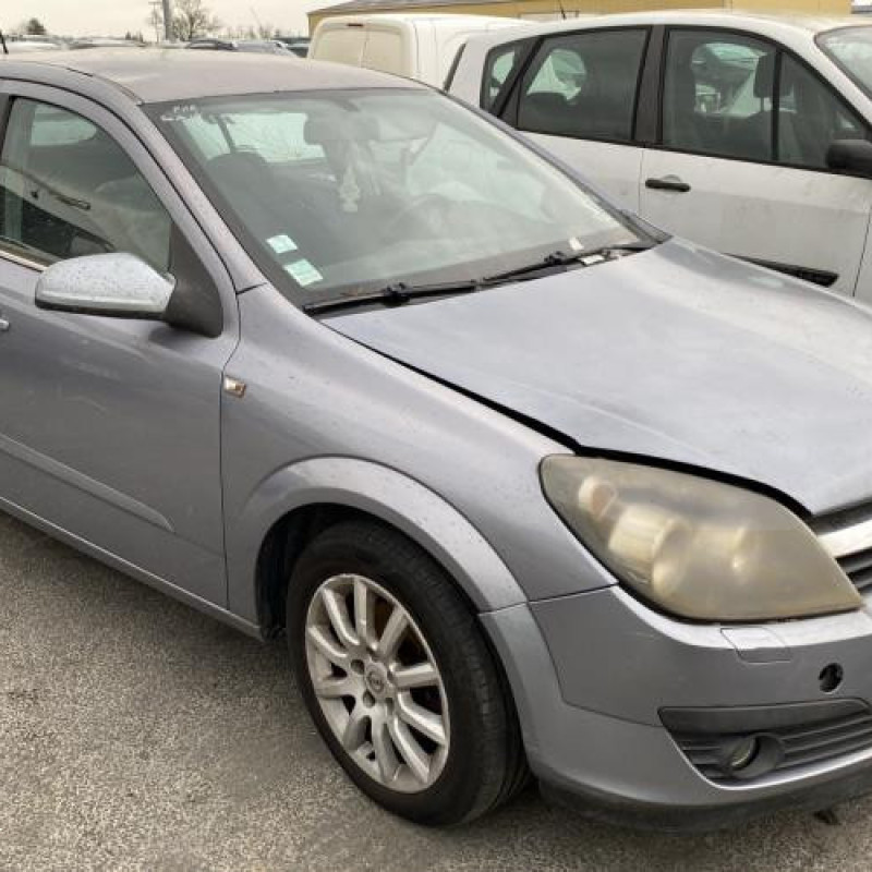 Reservoir essence OPEL ASTRA H Photo n°2