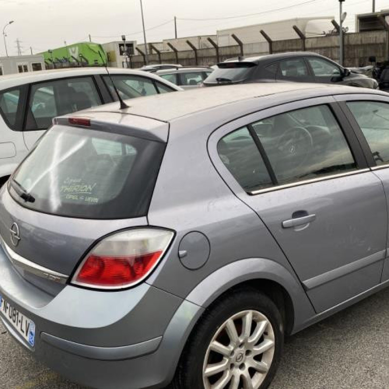 Reservoir essence OPEL ASTRA H Photo n°3