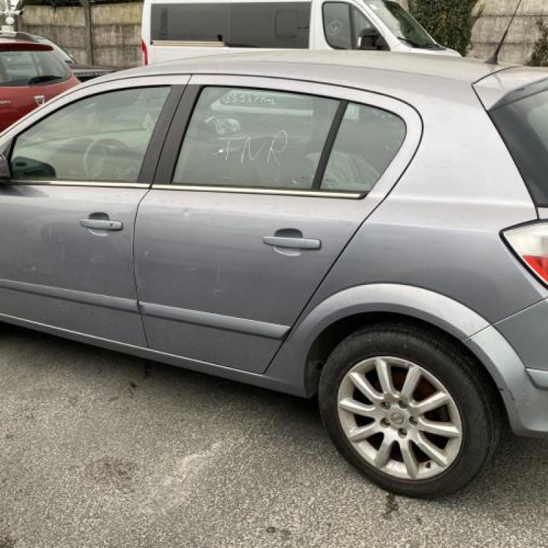 Reservoir essence OPEL ASTRA H Photo n°6