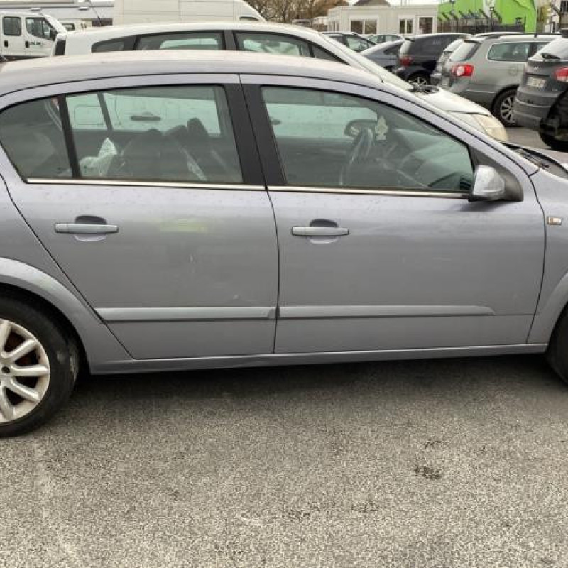 Reservoir essence OPEL ASTRA H Photo n°7