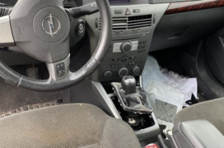 Reservoir essence OPEL ASTRA H