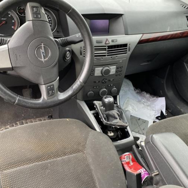 Reservoir essence OPEL ASTRA H Photo n°14