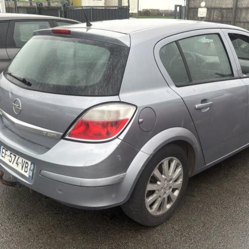 Reservoir essence OPEL ASTRA H Photo n°3