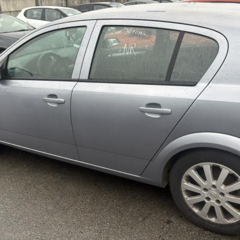 Reservoir essence OPEL ASTRA H Photo n°6