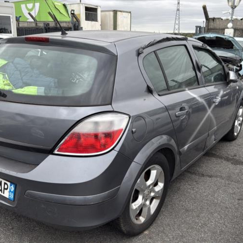 Reservoir essence OPEL ASTRA H Photo n°3