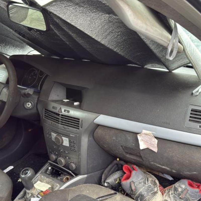 Reservoir essence OPEL ASTRA H Photo n°11