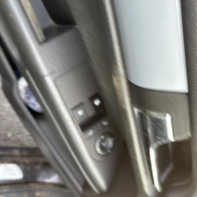 Reservoir essence OPEL ASTRA H Photo n°12