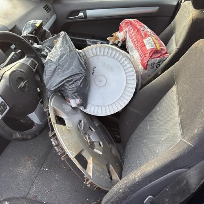 Reservoir essence OPEL ASTRA H Photo n°13