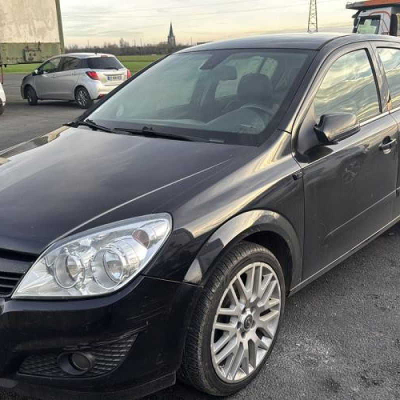 Reservoir essence OPEL ASTRA H Photo n°1