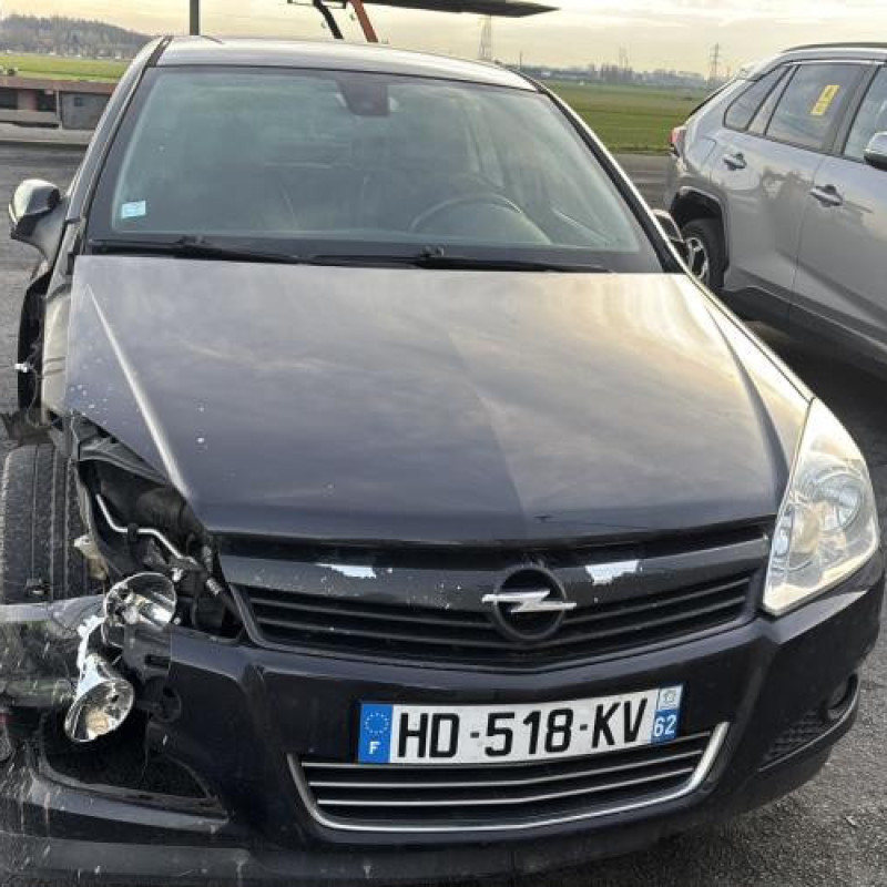 Reservoir essence OPEL ASTRA H Photo n°8