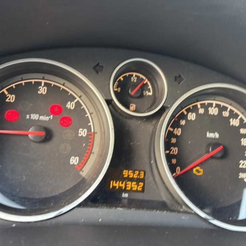 Reservoir essence OPEL ASTRA H Photo n°15