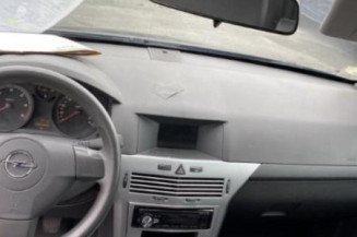 Reservoir essence OPEL ASTRA H