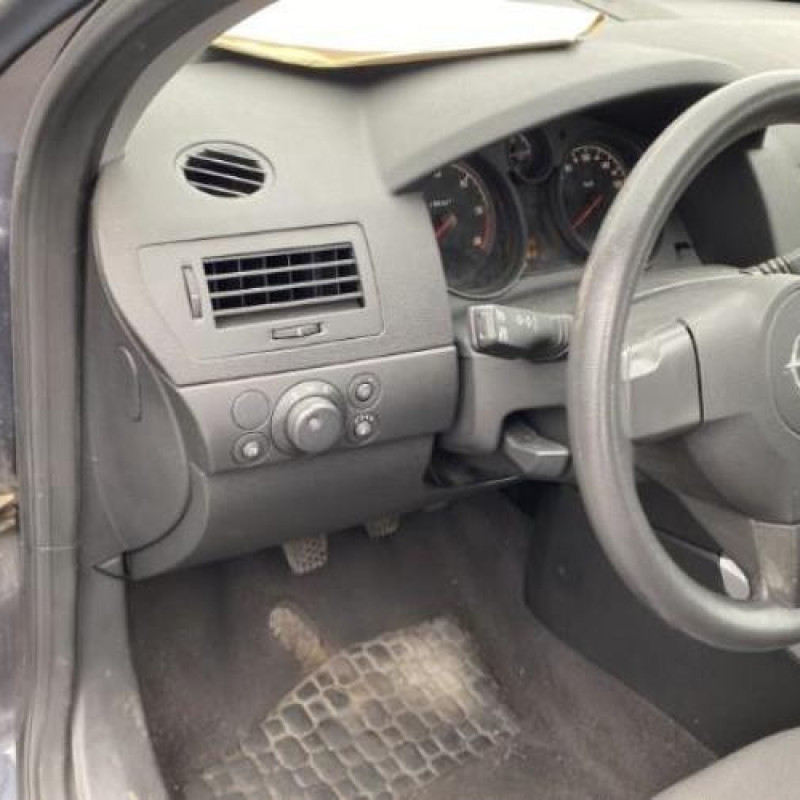 Reservoir essence OPEL ASTRA H Photo n°7