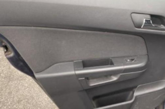 Reservoir essence OPEL ASTRA H