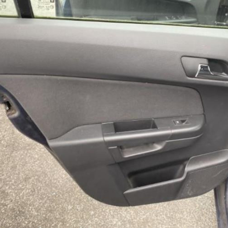 Reservoir essence OPEL ASTRA H Photo n°9