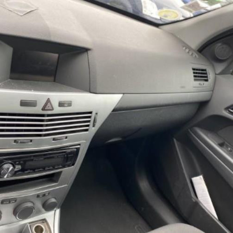 Reservoir essence OPEL ASTRA H Photo n°15