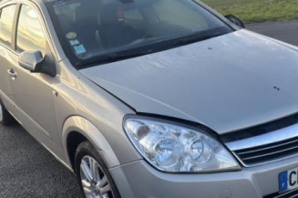 Reservoir essence OPEL ASTRA H