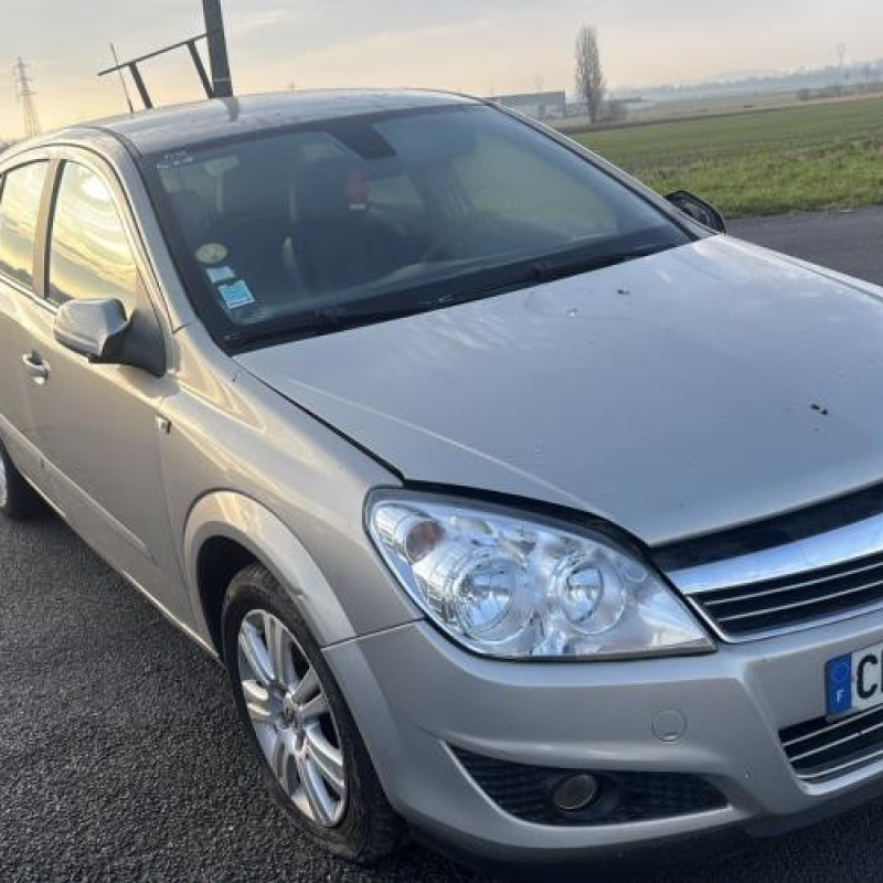 Reservoir essence OPEL ASTRA H Photo n°3