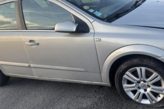 Reservoir essence OPEL ASTRA H