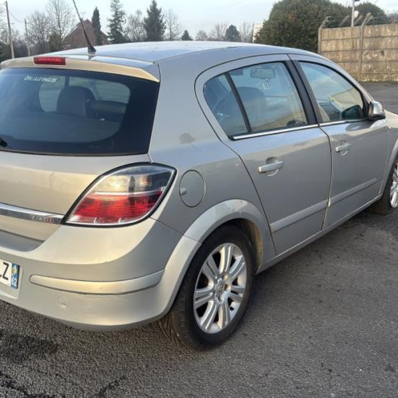 Reservoir essence OPEL ASTRA H Photo n°5