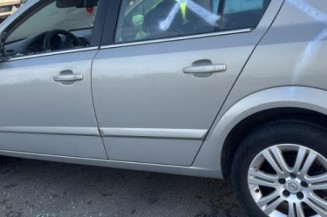 Reservoir essence OPEL ASTRA H