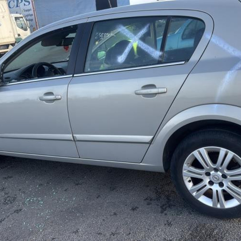 Reservoir essence OPEL ASTRA H Photo n°7