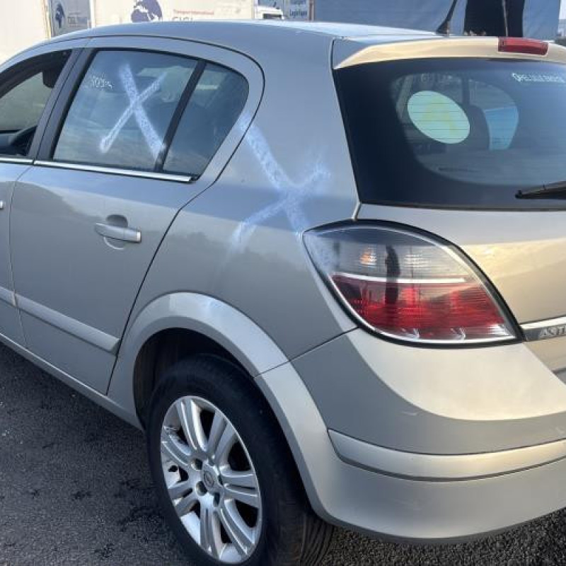 Reservoir essence OPEL ASTRA H Photo n°8