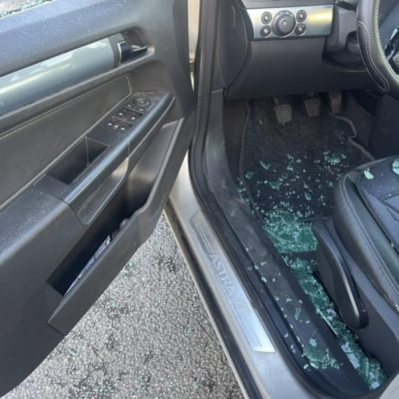 Reservoir essence OPEL ASTRA H Photo n°9