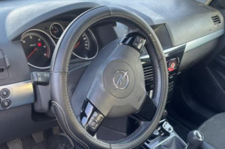 Reservoir essence OPEL ASTRA H