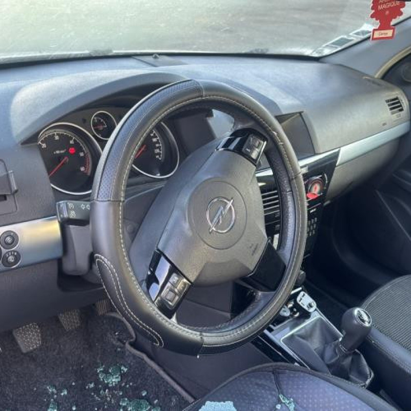 Reservoir essence OPEL ASTRA H Photo n°13