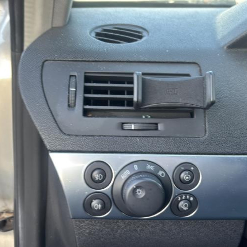 Reservoir essence OPEL ASTRA H Photo n°15