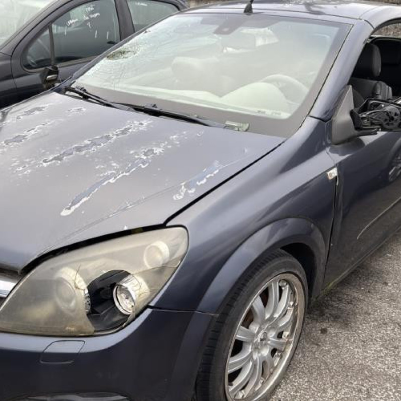 Reservoir essence OPEL ASTRA H Photo n°1