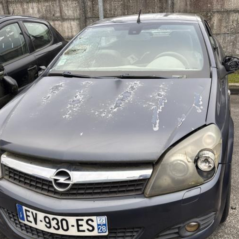 Reservoir essence OPEL ASTRA H Photo n°2