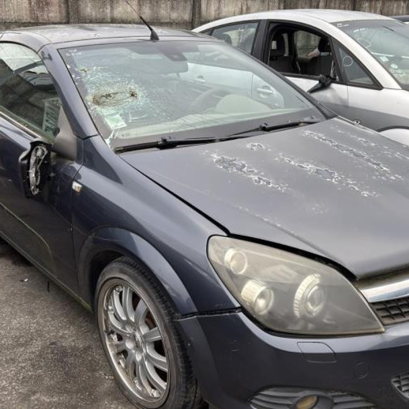 Reservoir essence OPEL ASTRA H Photo n°3