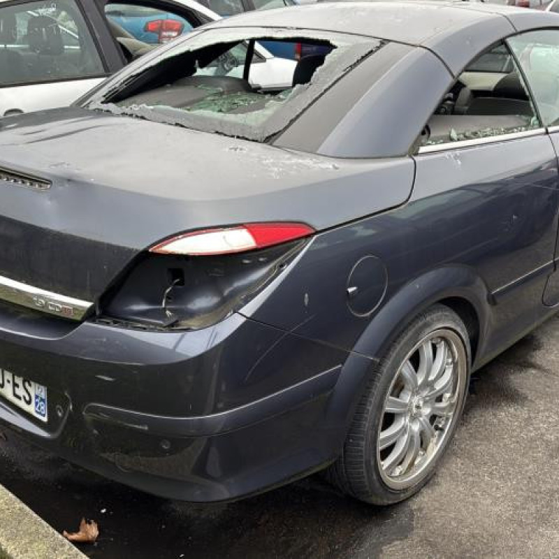 Reservoir essence OPEL ASTRA H Photo n°5