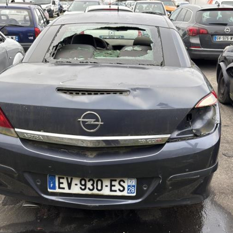 Reservoir essence OPEL ASTRA H Photo n°6