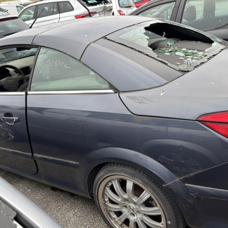 Reservoir essence OPEL ASTRA H Photo n°8