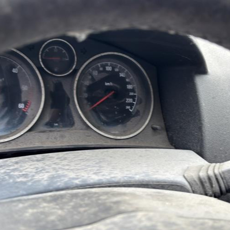 Reservoir essence OPEL ASTRA H Photo n°16