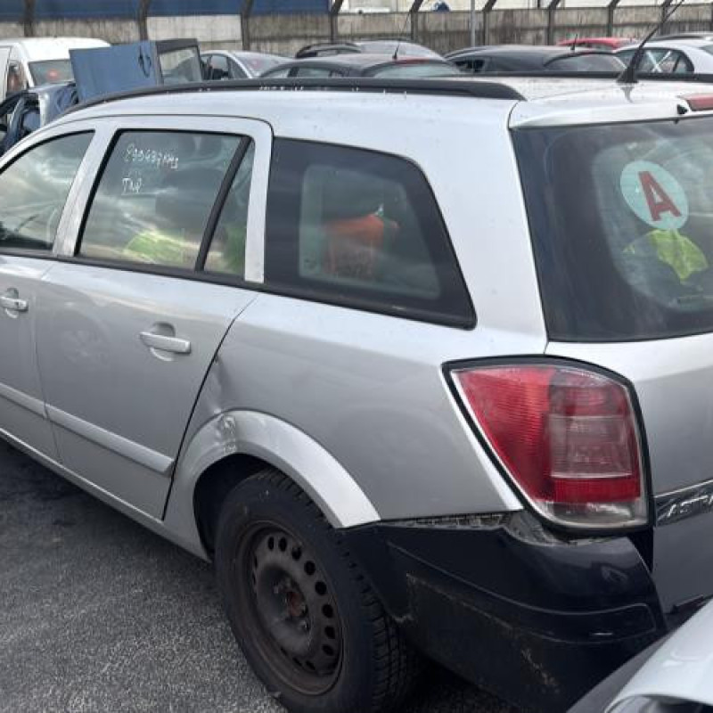 Reservoir essence OPEL ASTRA H Photo n°4