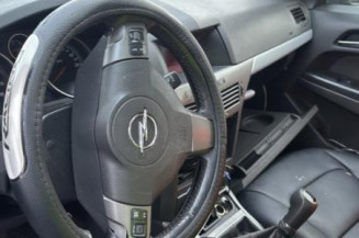 Reservoir essence OPEL ASTRA H