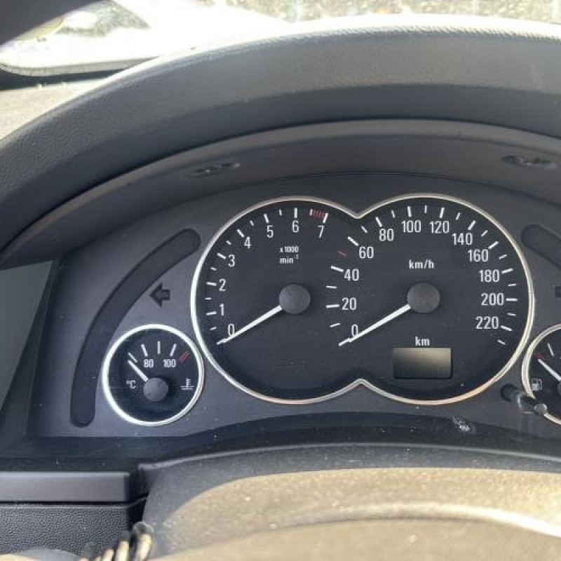 Trappe d'essence OPEL MERIVA A Photo n°19