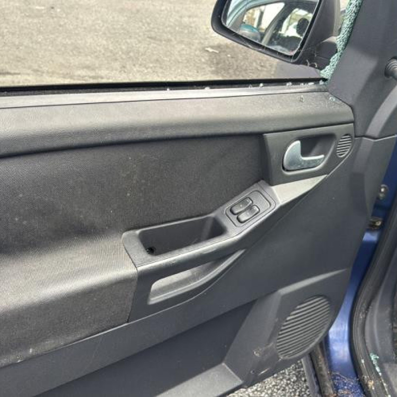 Trappe d'essence OPEL MERIVA A Photo n°9