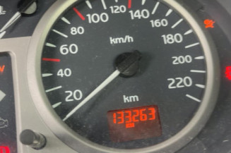 RENAULT CLIO 2 PHASE 2 1.4i - 16V